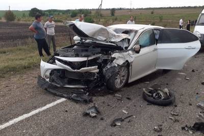 В Краснодарском крае в ДТП с двумя иномарками погиб мотоциклист, еще семь человек пострадали