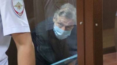 Актера Михаила Ефремова приговорили к восьми годам колонии общего режима по делу о ДТП