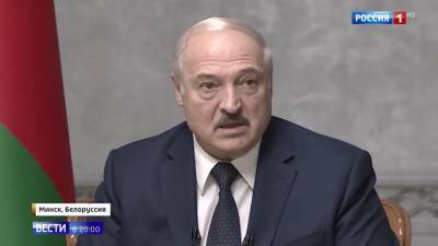 Лукашенко считает, что омоновцы спасли Белоруссию от "блицкрига"