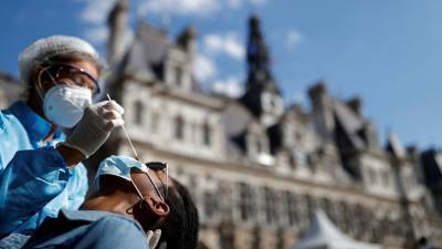 Во Франции за сутки выявили более 6,5 тысячи случаев коронавируса