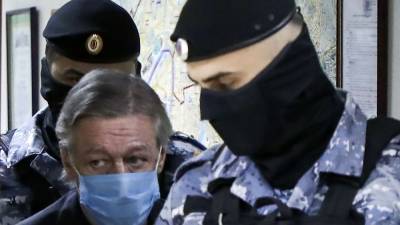 Ефремову разрешили прочитать для арестантов в СИЗО пьесу про баню