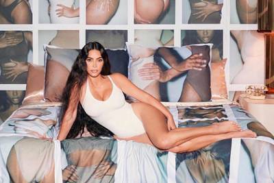 Ким Кардашьян привлекла внимание к своему бренду снимком в нижнем белье