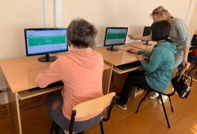 Более 40% опрошенных учителей в России высоко оценивают свой уровень цифровой грамотности