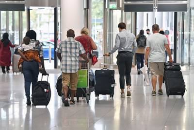 Грузчик аэропорта раскрыл легкий способ уменьшить вес чемодана