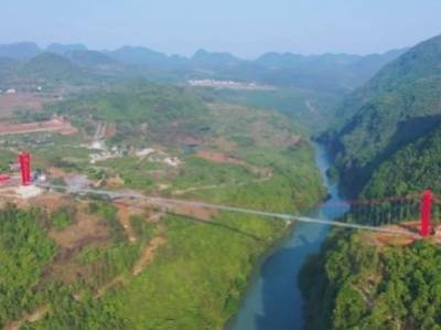 В Китае открыли самый длиный стеклянный мост в мире