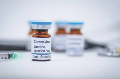 Испытания вакцины от СOVID-19 впервые приостановили из-за "непонятной болезни" добровольца