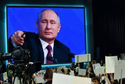 Песков не ответил на вопрос, будет ли Путин вакцинироваться
