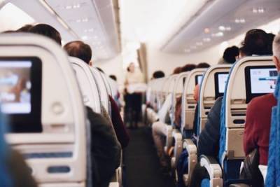 В Японии самолет впервые совершил вынужденную посадку из-за отказавшегося надеть маску пассажира