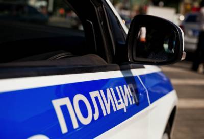 В Петербурге мужчина с топором ворвался в гипермаркет