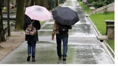В среду под влиянием циклона в Петербурге продолжат идти дожди