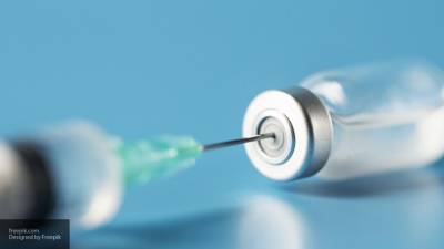 AstraZeneca приостановила испытания вакцины от COVID-19 из-за "побочек"