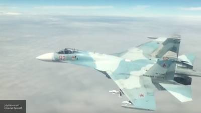 Минобороны РФ обнародовали видео перехвата Су-27 американского разведчика