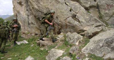 Российские и армянские военные уничтожили условного противника в горах