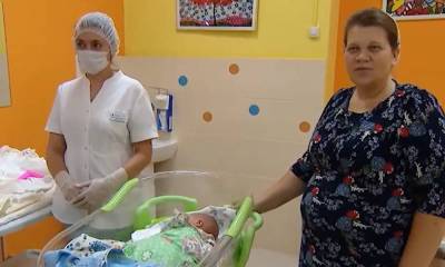 Жительница Подмосковья родила 14-го ребенка и сделала свою маму бабушкой в 44-й раз