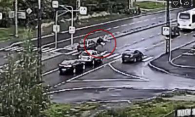 Двух девушек сбили на пешеходном переходе в Петрозаводске: они отлетели на несколько метров