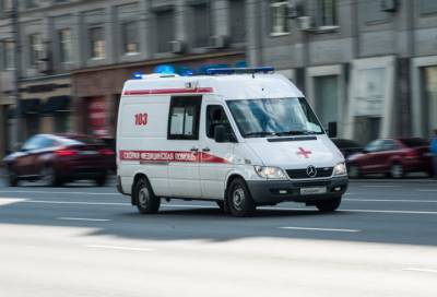 Двое мужчин в Петербурге украли оборудование из машины скорой помощи