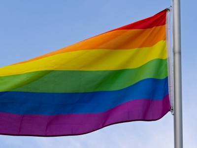 Педагогам в Петербурге поручили искать ЛГБТ-символы на страницах учеников