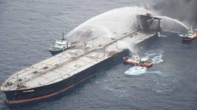 Пожар на нефтяном танкере у берегов Шри-Ланки потушили