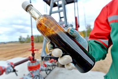 Мировые цены на нефть достигли минимума с июня