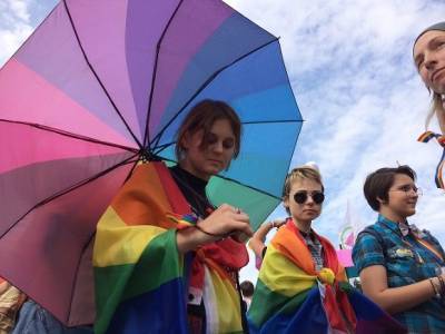 Учителя в Петербурге будут искать ЛГБТ-символику на страницах учеников в соцсетях