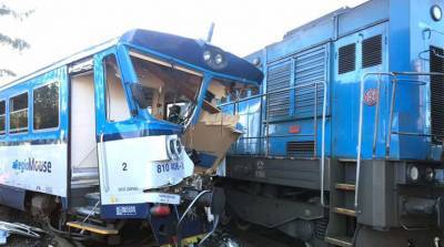 В Чехии поезд столкнулся с техническим составом, есть пострадавшие