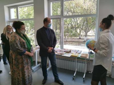 Александр Смекалин проинспектировал готовящуюся к открытию модельную библиотеку в Димитровграде
