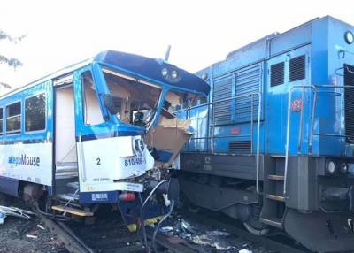 При столкновении поездов в Чехии пострадали 13 человек – спасатели
