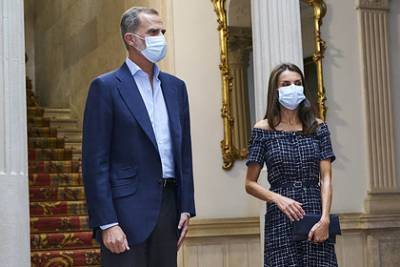 Королева Испании появилась на публике в платье из масс-маркета