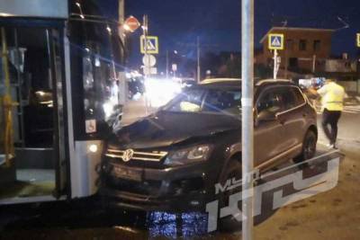 В Краснодаре произошло ДТП с участием «легковушки» и маршрутного автобуса
