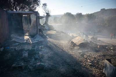 Пожар уничтожил лагерь мигрантов на острове Лесбос