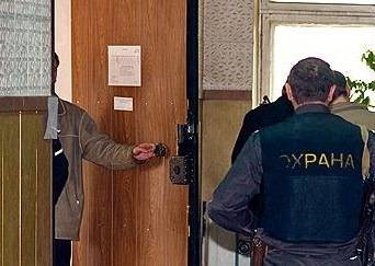 В Югре за подкуп службы безопасности нефтекомпании осудили начальника ЧОПа