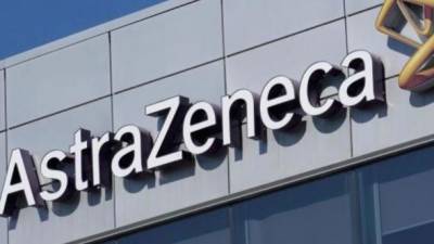 AstraZeneca приостановила испытания вакцины от коронавируса из-за возможной побочной реакции