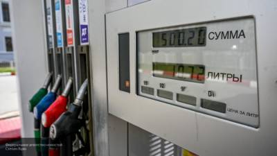 НАФИ: 56% автовладельцев в России экономят на бензине