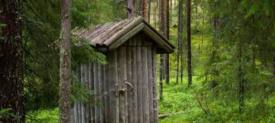 Деревенский туалет в Карелии стал яблоком раздора