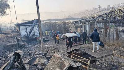 На Лесбосе ввели режим ЧП после пожара в крупном лагере мигрантов