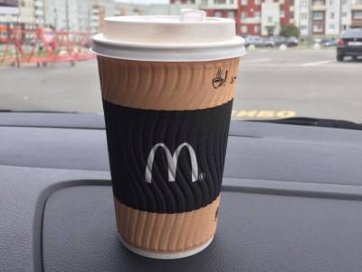 Девушка показала, как сделать вкусный напиток из кофе McDonald's благодаря одному маленькому трюку