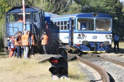 В Чехии при столкновении поезда с техсоставом пострадал 21 человек