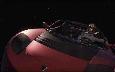 Автомобиль Tesla Roadster признали космическим мусором