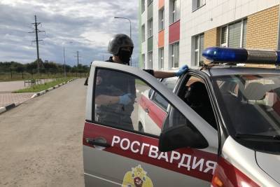 В Тверской области хулиган проткнул колёса иномарки ненавистного ему мужчины
