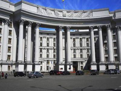 Оценивать экономические функции украинских посольств нужно поручить другому министерству - эксперт