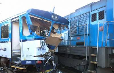 Поезд столкнулся с техническом составом в Чехии: есть пострадавшие