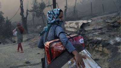 BBC: В Греции пожар уничтожил лагерь, где жили 13 тыс. мигрантов