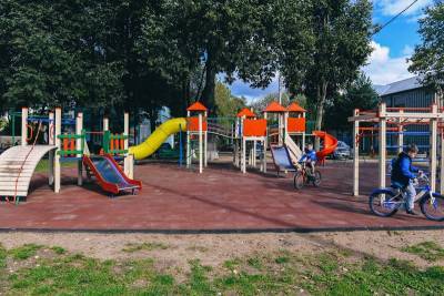 В Холм-Жирковском районе отремонтировали ДК и обустроили «Город детства»
