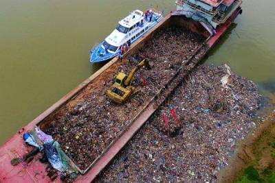 Китайская таможня «завернула» больше 20 тонн мусора