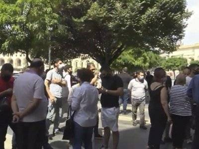 В Армении занимающиеся розничной торговлей предприниматели провели акцию протеста