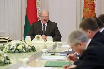 Лукашенко заявил, что склоняется к проведению досрочных выборов президента