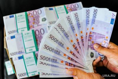 Курс евро на Мосбирже поднялся выше 90 руб. впервые с февраля 2016 года