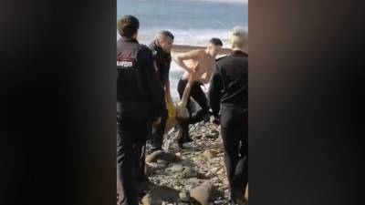 На Сахалине девушка погибла во время селфи на фоне волн