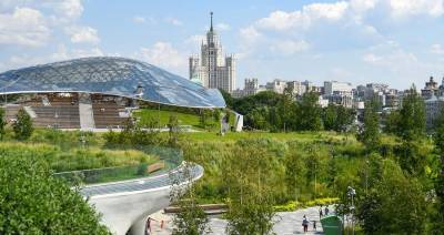 Собянин поздравил парк "Зарядье" с трехлетием