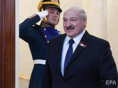 Лукашенко о появлении с автоматом: Американцы с космоса, сволочи, видят все, и сразу дали в Варшаву сигнал, что мой вертолет поднялся